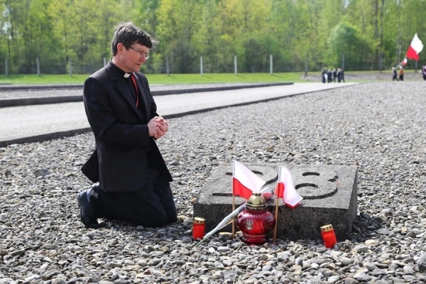 ksiądz w dachau